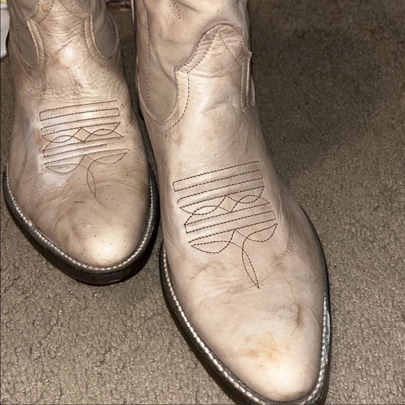 Hervi light beige cowboy boots SIZE UNKNOWN but fits like a 9. - Picture 3 of 5